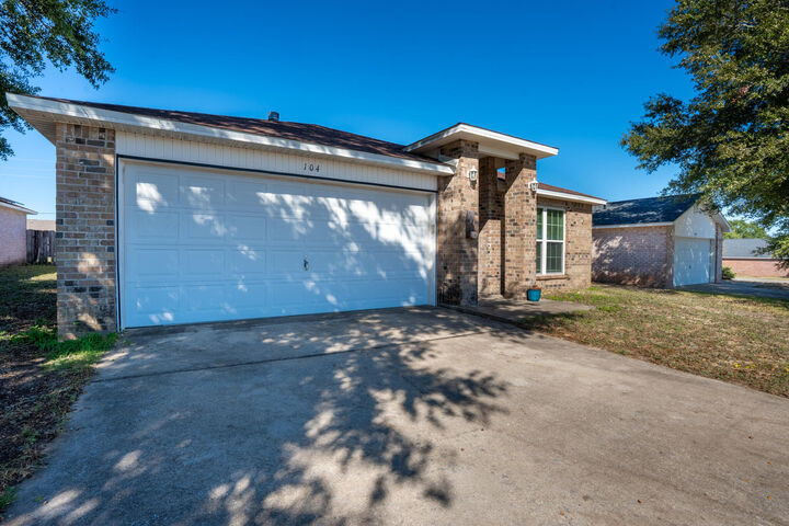 Property Photo: 104 Sandstone Trail FL 32539