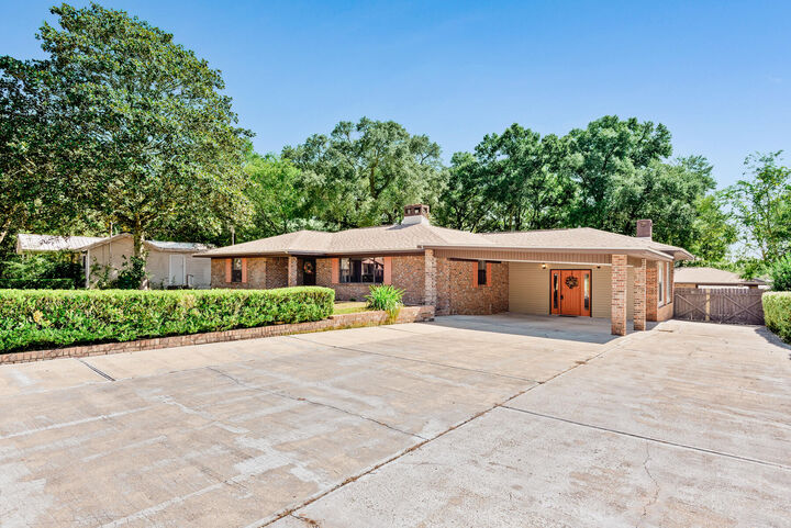 Property Photo:  315 Florida Street  FL 32578