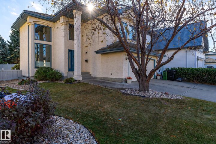 Photo de la propriété:  1377 Carter Crest Road NW  AB T6R 2L5