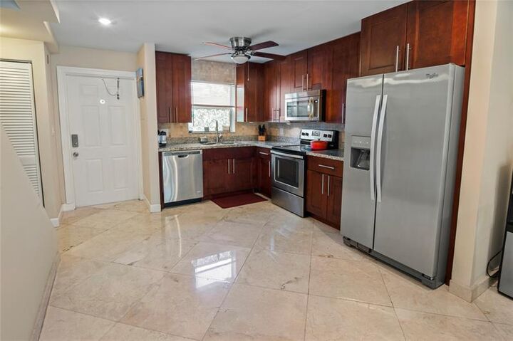 811 W Oakland Park Blvd F4  Oakland Park FL 33311 photo