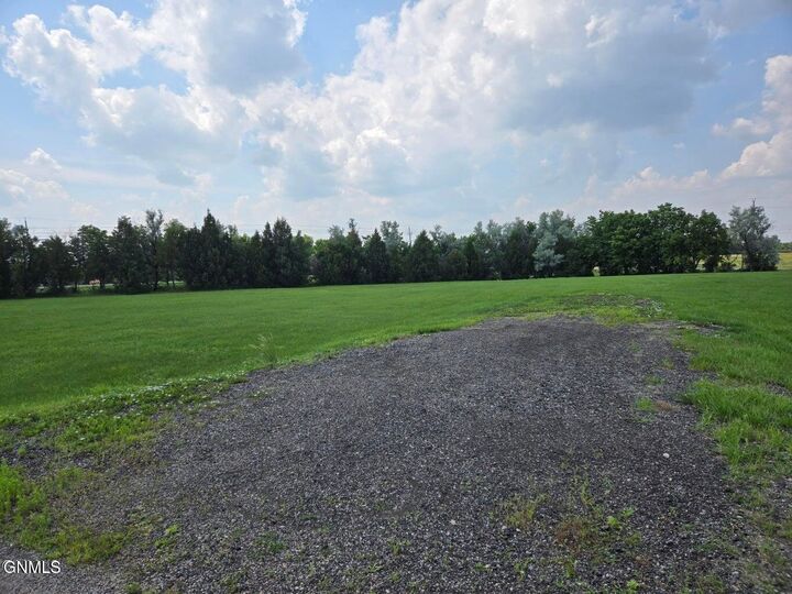 Property Photo:  508 White Willow Circle  ND 58501