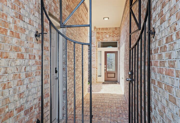 Property Photo: 5026 Gulf Stream Lane TX 77518