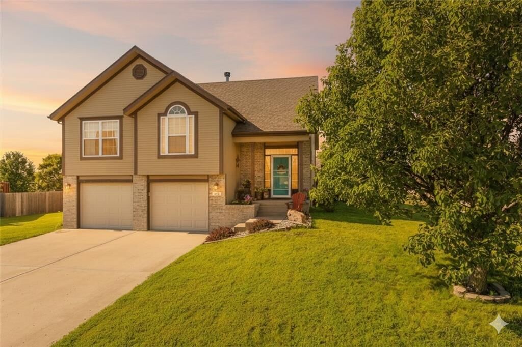 Property Photo:  109 Bridgeport Drive  MO 64089 