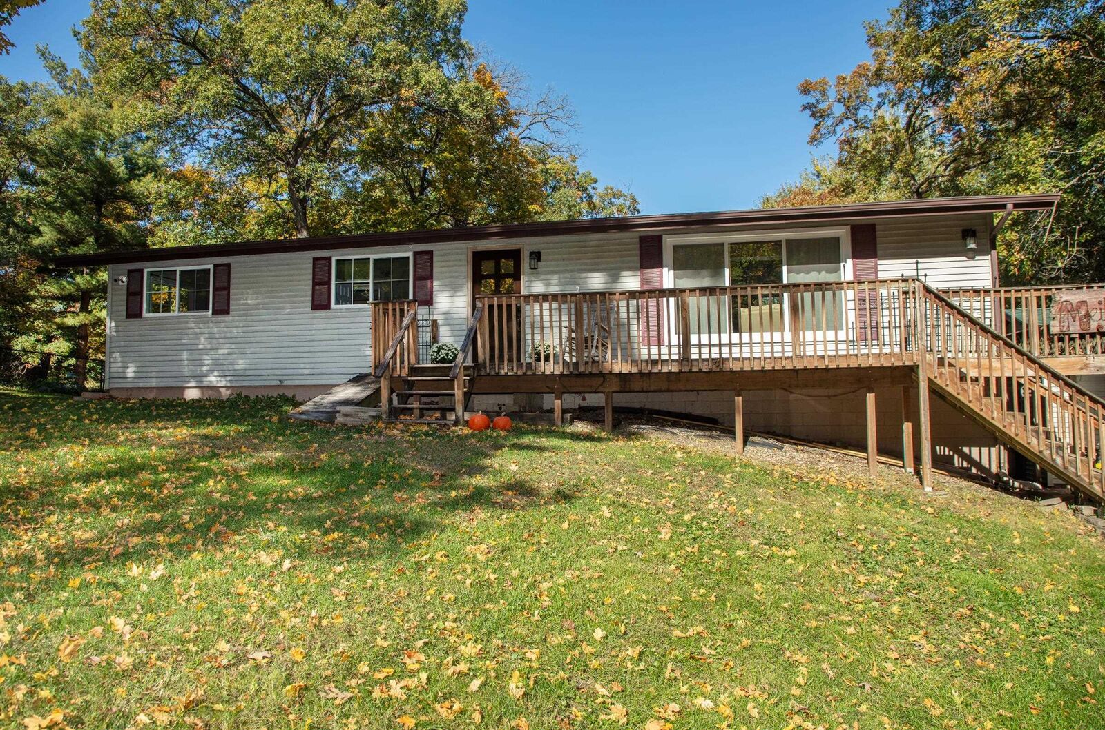 Property Photo:  1401 SE 18th Avenue  IA 50677