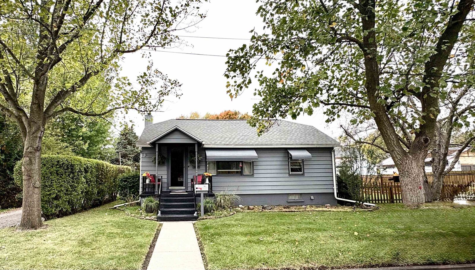 Property Photo:  702 S Oak Street  IN 46755 