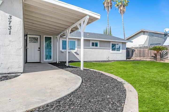 Property Photo: 3731 S Mountain Court CA 93277