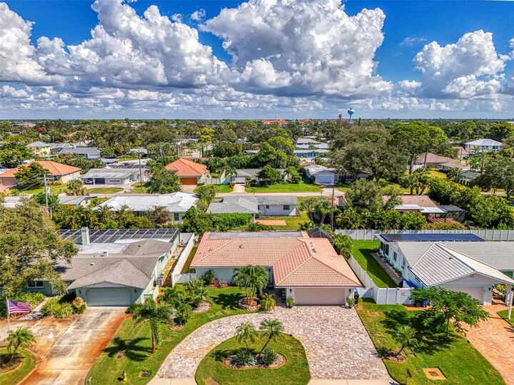 Property Photo:  829 Harbor Drive S  FL 34285 