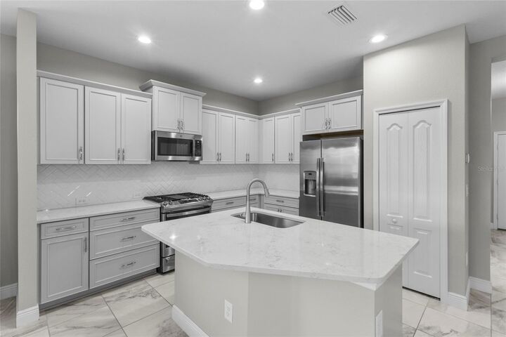 Property Photo: 220 Sarezzo Circle FL 34275
