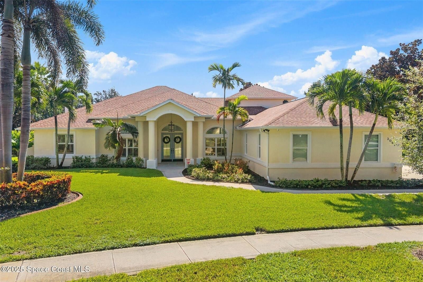 Property Photo: 3061 Southern Oaks Drive FL 32952