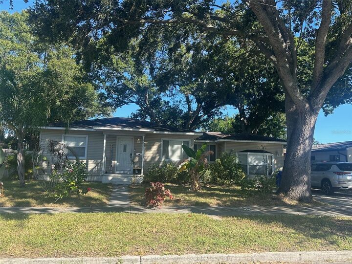 Property Photo:  1121 51st Avenue N  FL 33703