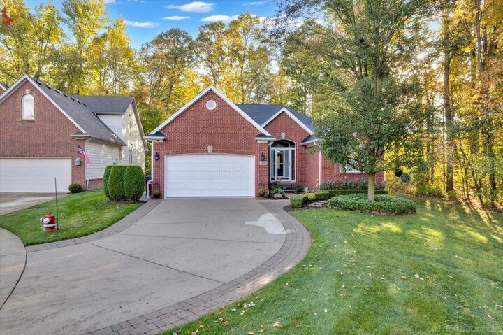 Property Photo:  8446 Pine Creek Drive  MI 48316 