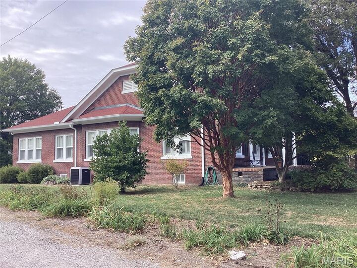 Property Photo:  215 Commercial Street  IL 62025