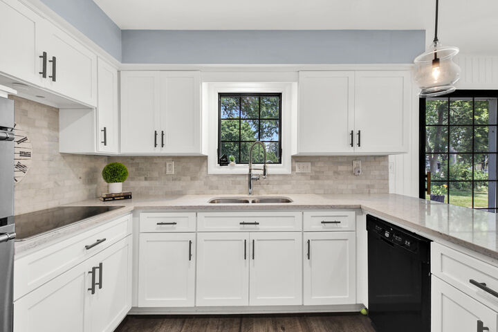 Property Photo:  2550 Coach House Dr  WI 53045