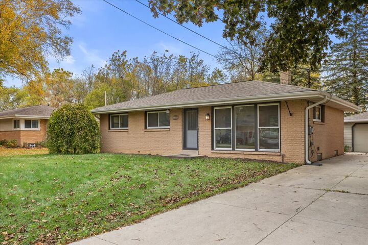 9114 Annette Pl  Oak Creek WI 53154 photo