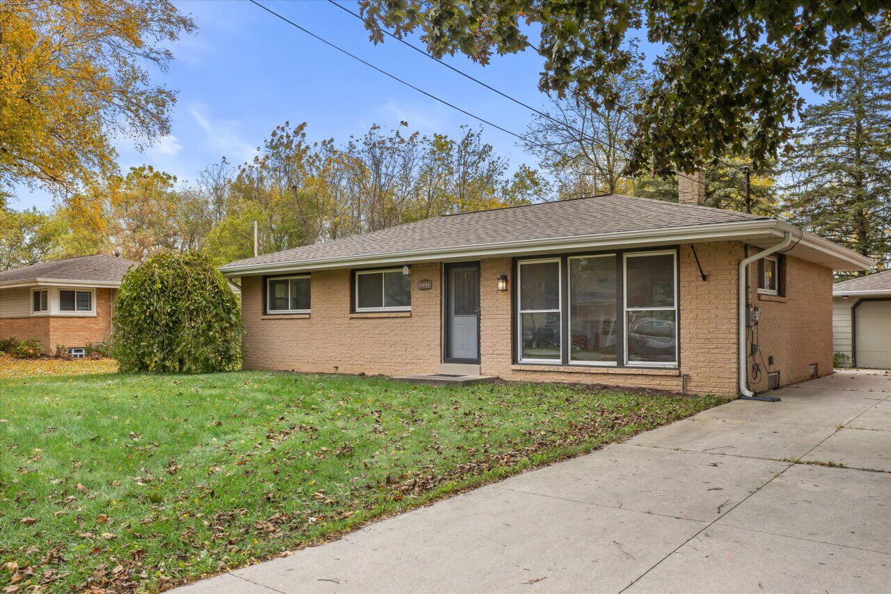 Property Photo:  9114 Annette Pl  WI 53154