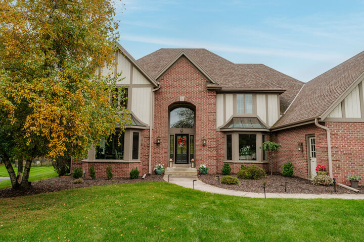 Property Photo:  N30w30257 Great Hill Ct  WI 53072