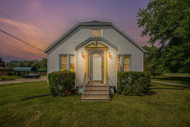 1435 E Empire Avenue  Benton Harbor MI 49022 photo