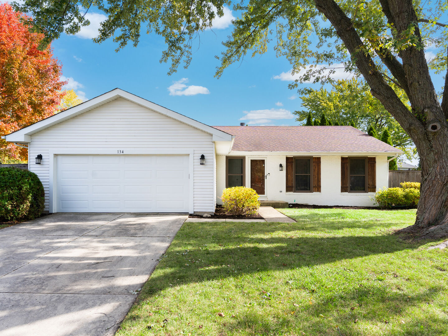 Property Photo:  134 S Whispering Hills Drive  IL 60540