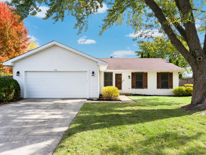 134 S Whispering Hills Drive  Naperville IL 60540 photo