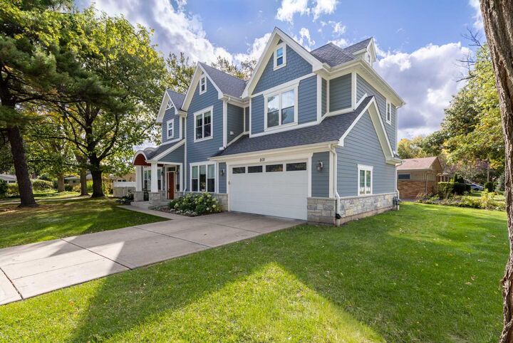 Property Photo:  2131 Parkview Court  IL 60091