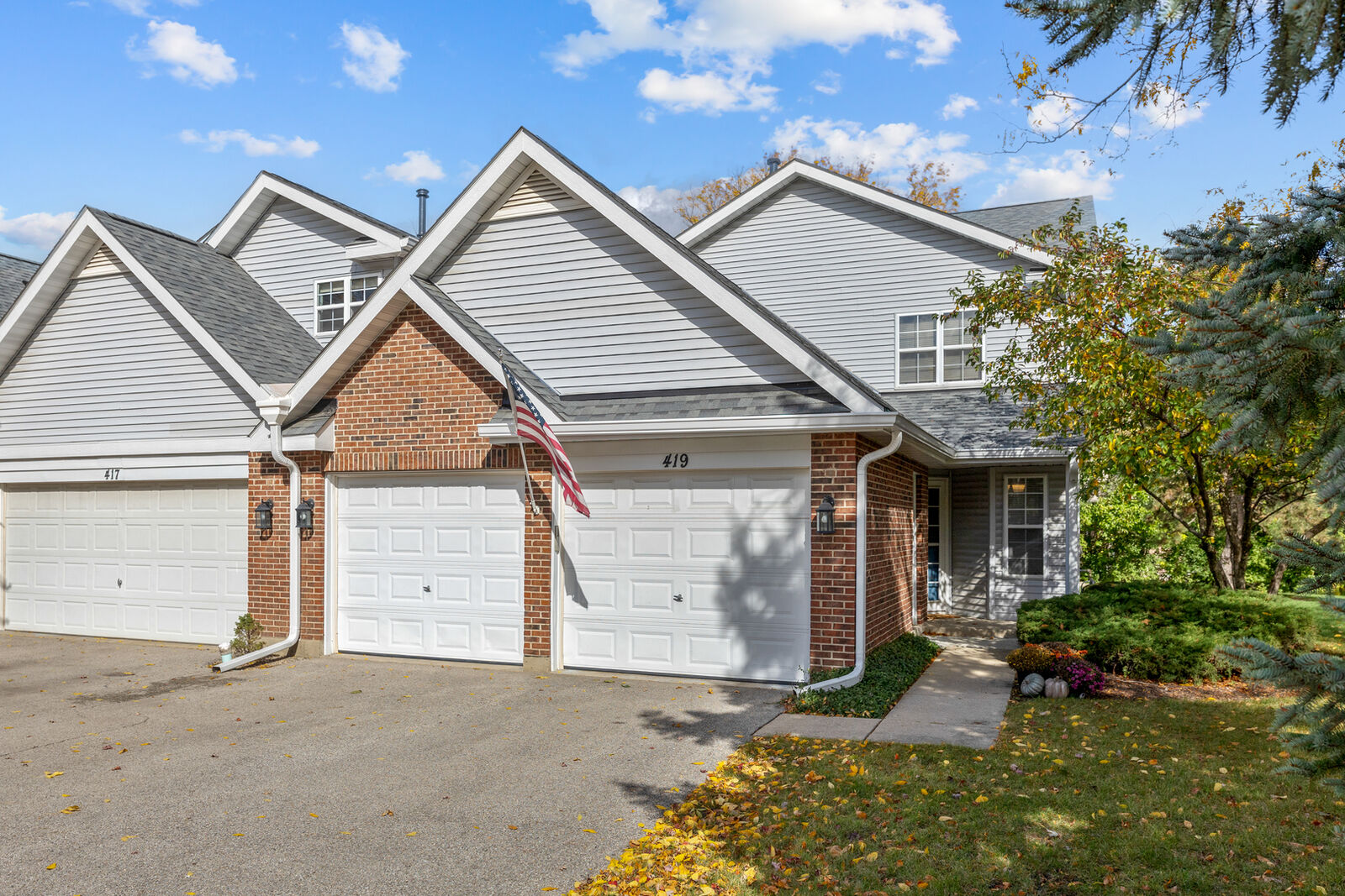 Property Photo: 419 E Theodore Lane IL 60143