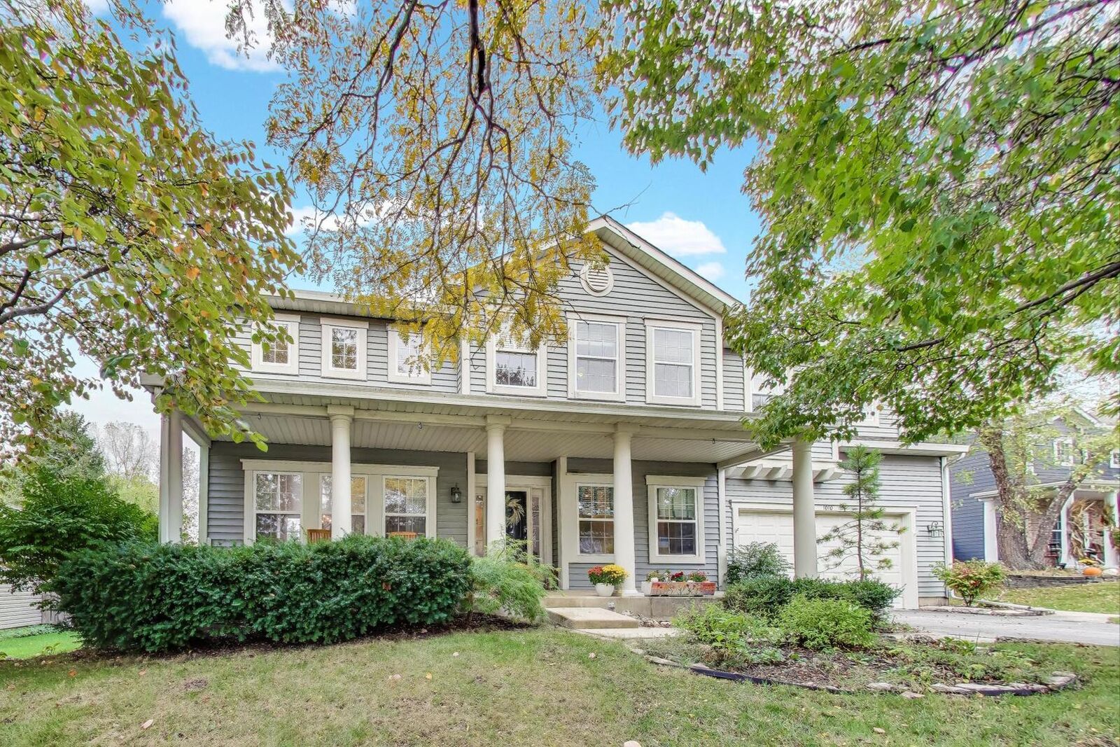 Property Photo:  1010 Evergreen Street  IL 60060 