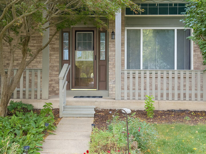 Property Photo:  122 Arbor Avenue  IL 60554