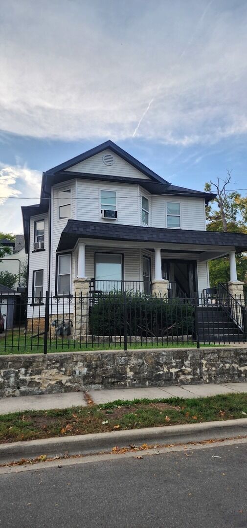 Property Photo: 1 S Cagwin Avenue 1 IL 60436