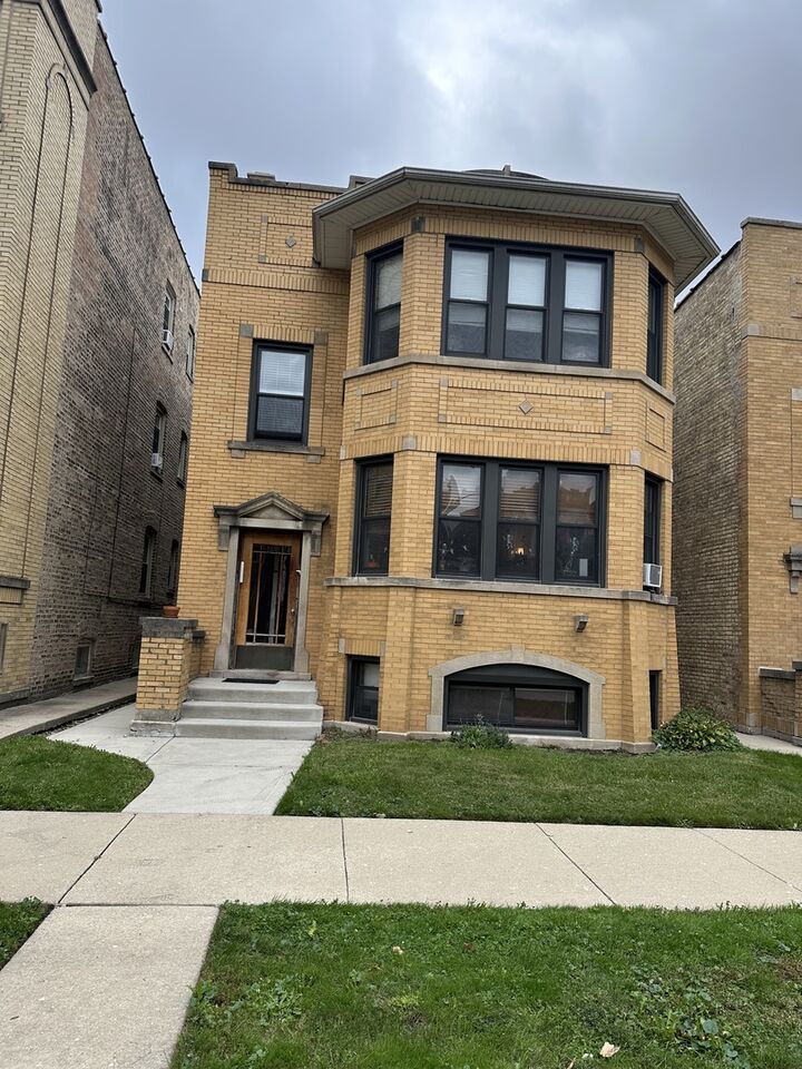 5834 N Maplewood Avenue  Chicago IL 60659 photo