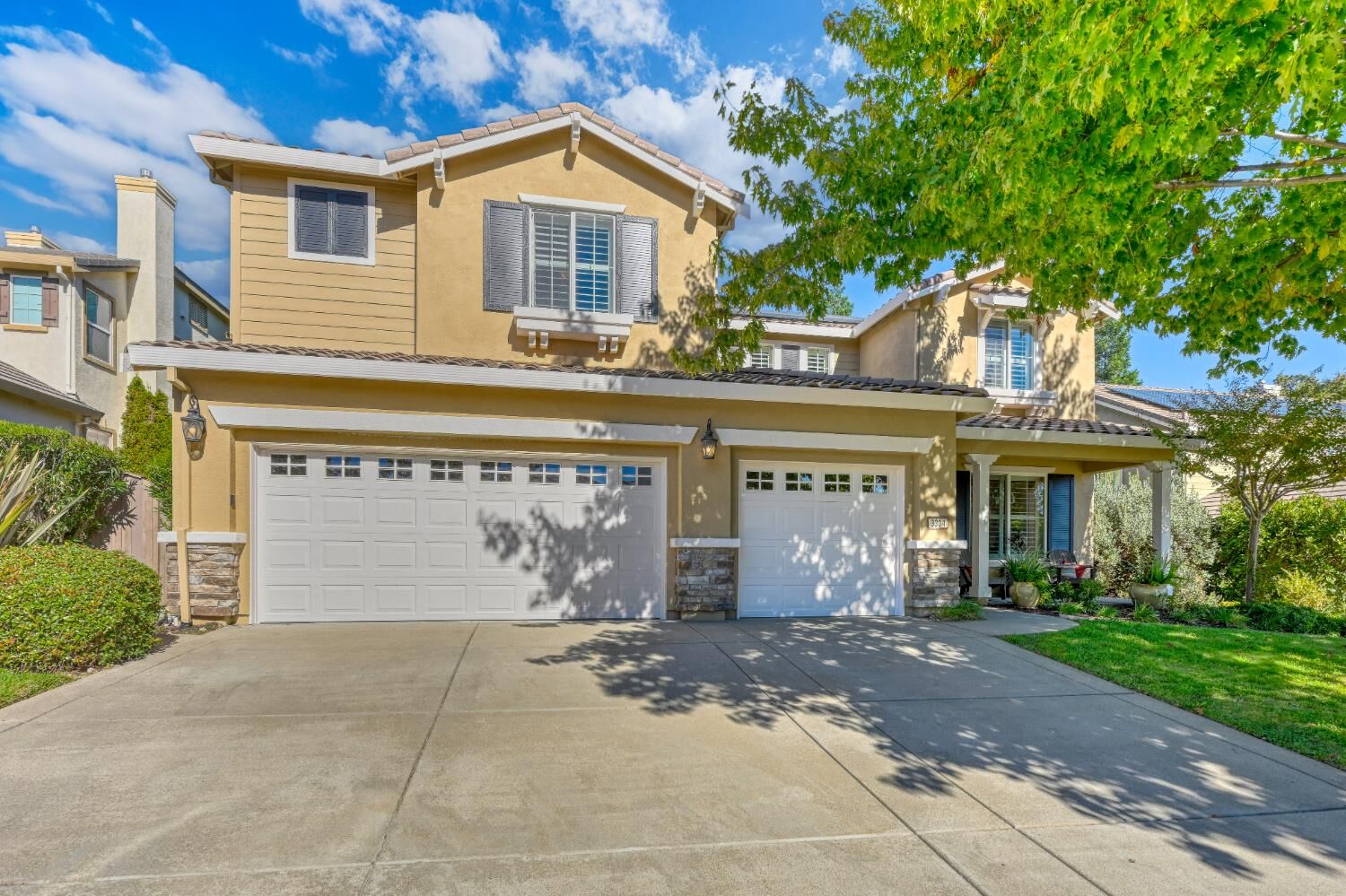 Property Photo:  3334 Hollow Oak Drive  CA 95762