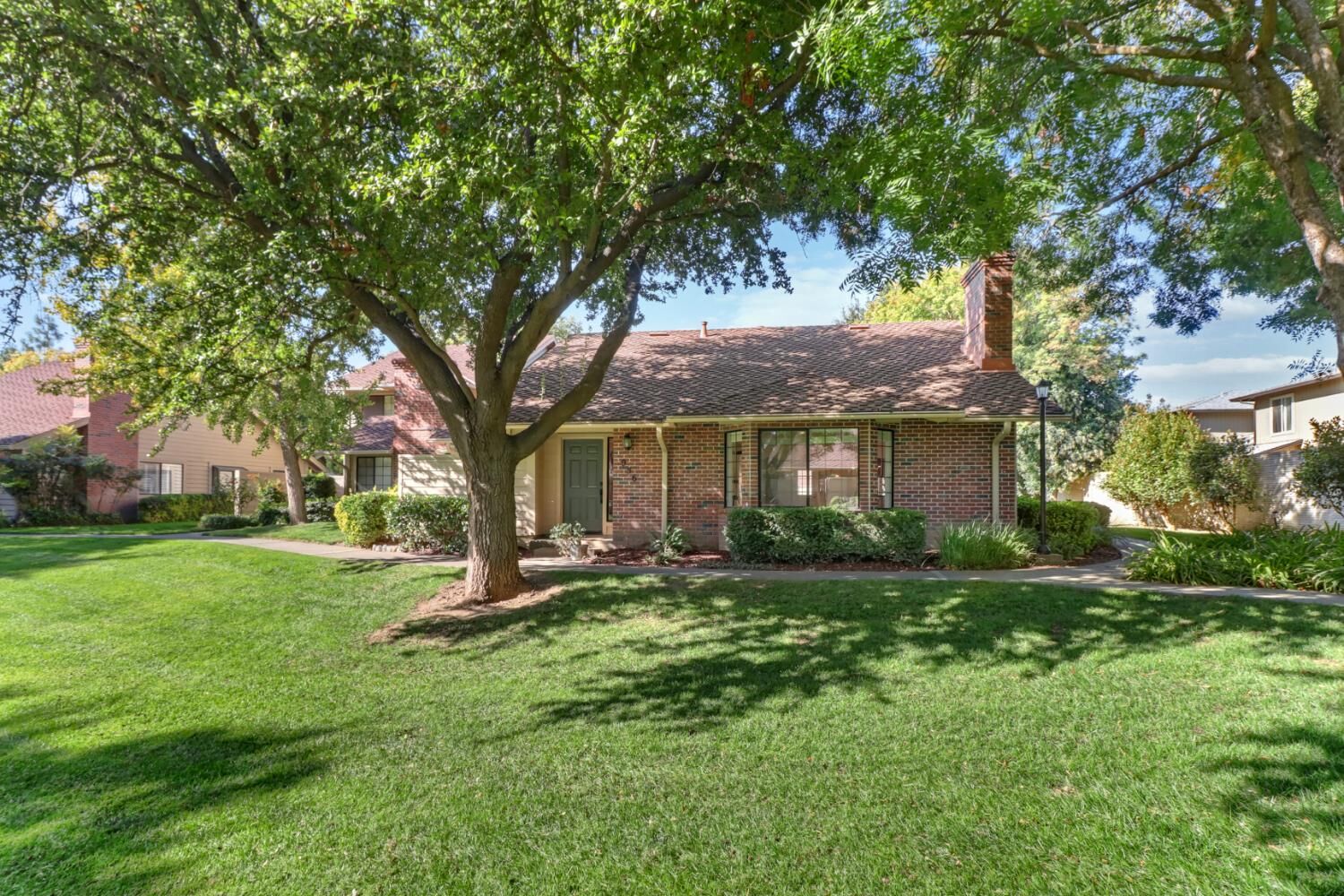 Property Photo:  956 W Cross Street  CA 95695