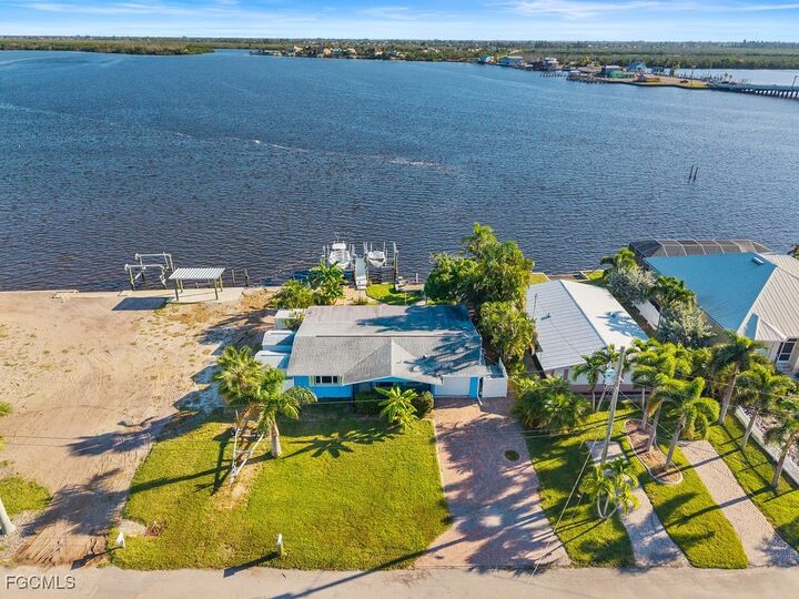 Property Photo: 2504 Bayshore Drive FL 33993