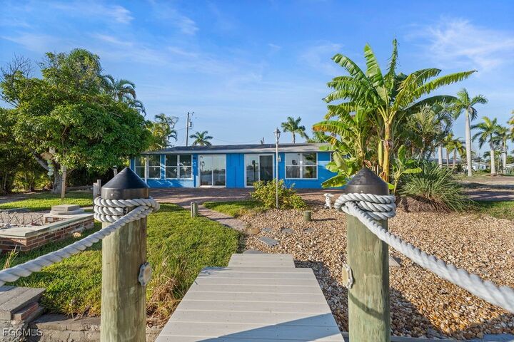 Property Photo:  2504 Bayshore Drive  FL 33993 