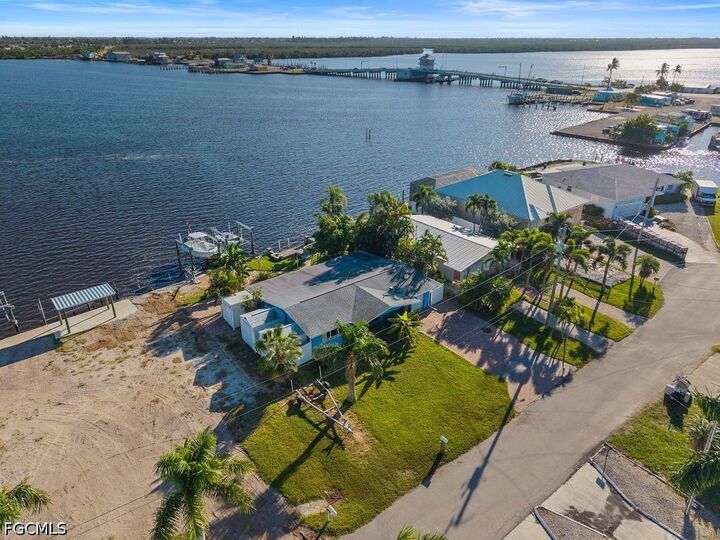 Property Photo:  2504 Bayshore Drive  FL 33993 