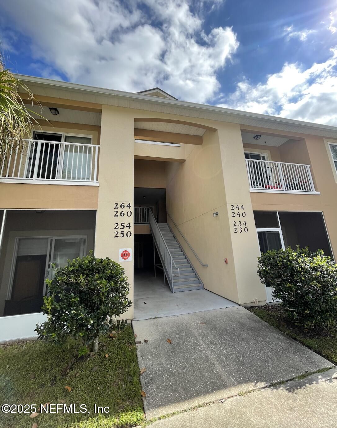 Property Photo: 264 Golden Lake Loop 264 FL 32084