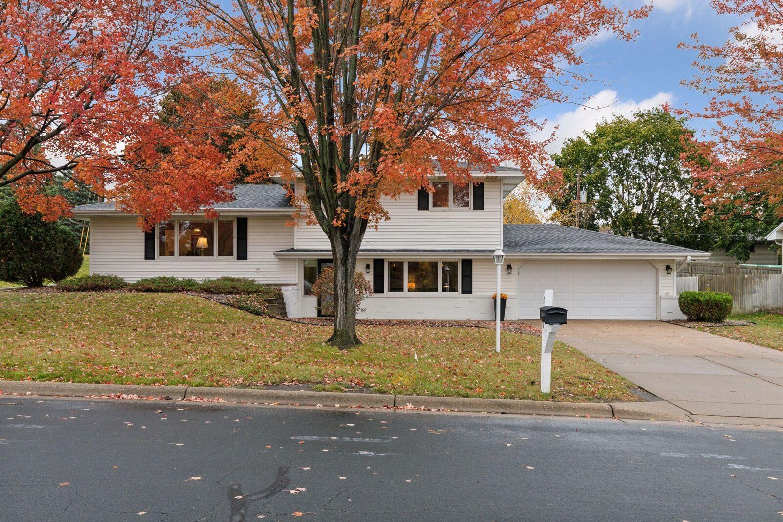 Property Photo:  2329 Explorer Court  MN 55337