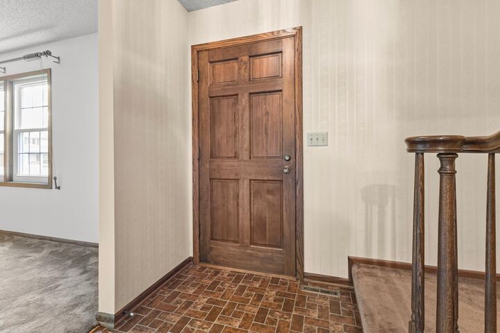 Property Photo: 2000 Runnymeade Court MN 55305