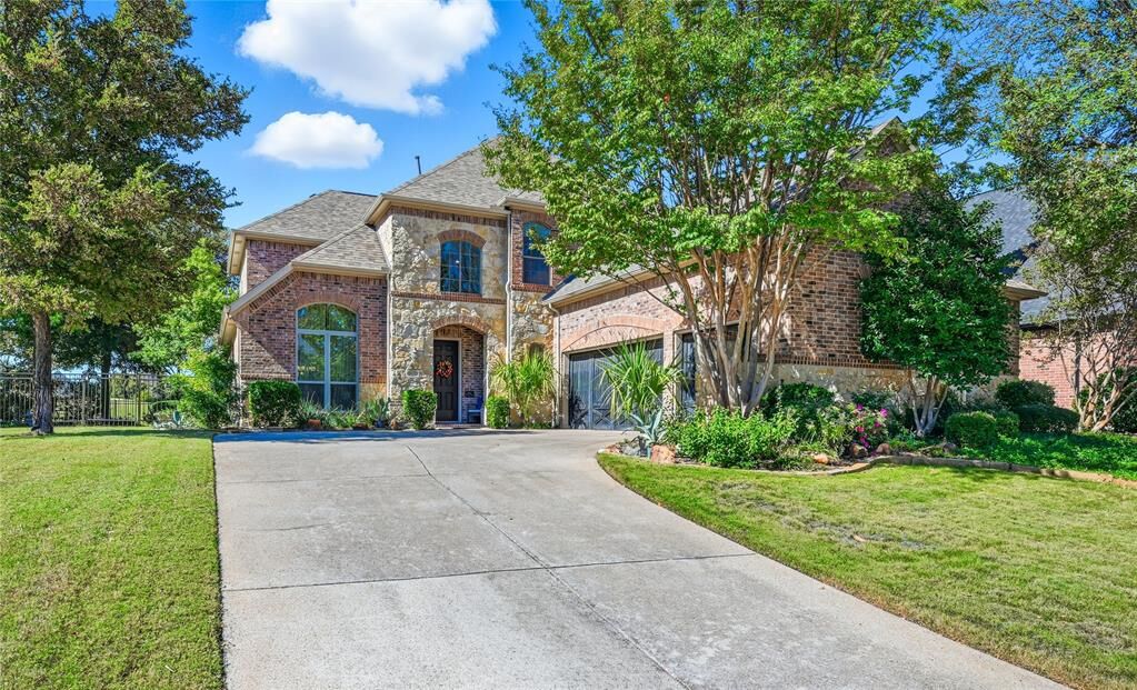 Property Photo:  8930 Crockett Drive  TX 76226 