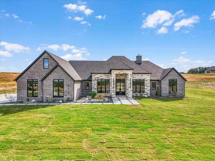 Property Photo:  613 Hondo Crossing  TX 76087 