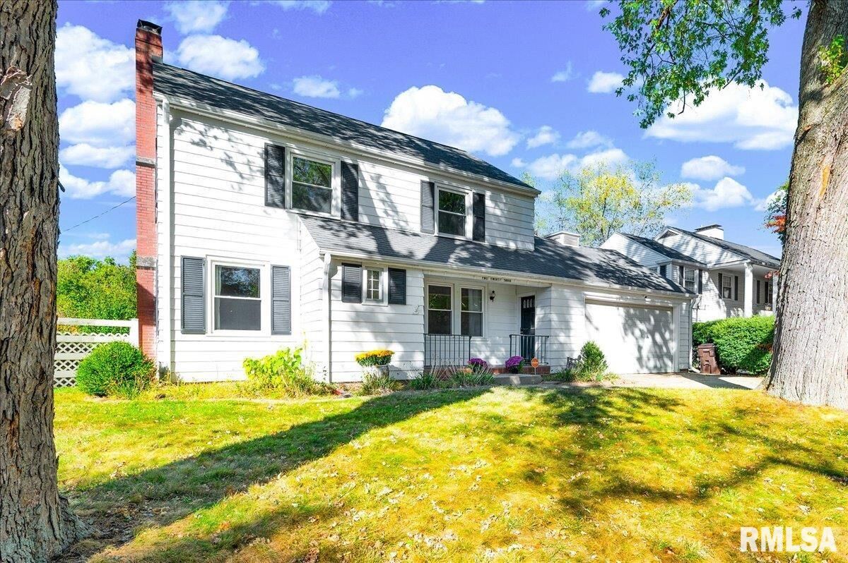 Property Photo:  223 W Hollyridge Circle  IL 61614