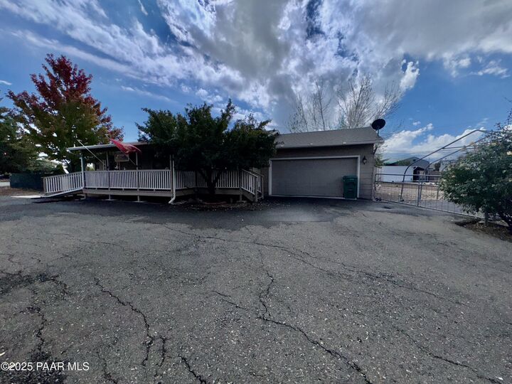 Property Photo: 6701 E Paradise Lane Lane AZ 86314