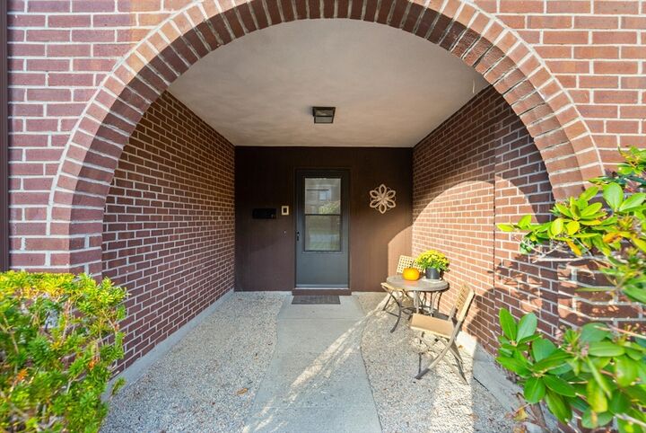 Property Photo:  21 Hawthorne Circle 21  MA 01960