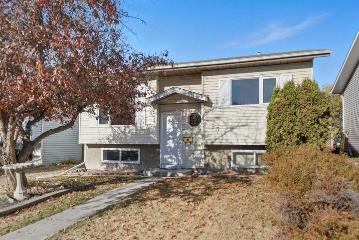 93 Eastman Crescent  Red Deer AB T4R 1X4 photo