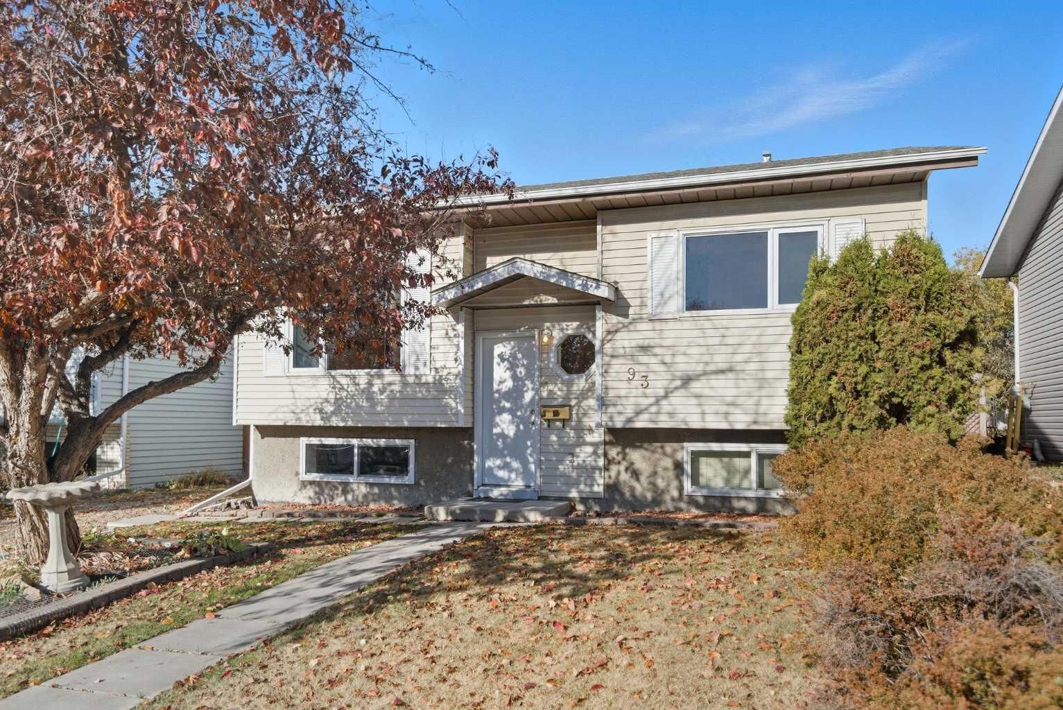 Property Photo:  93 Eastman Crescent  AB T4R 1X4