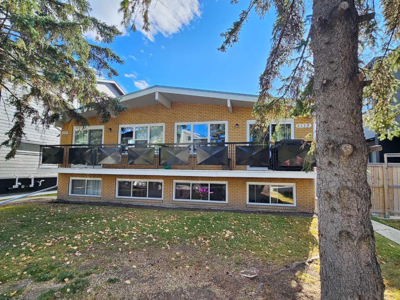 Property Photo:  2137 / 2139 53 Avenue SW  AB T3E 1K9