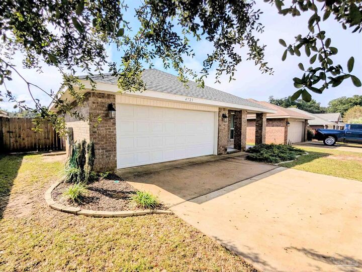 Property Photo: 4723 Frances St FL 32571