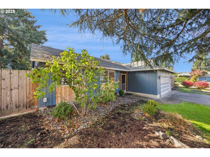 Property Photo:  2188 SE Willow Ct  OR 97123