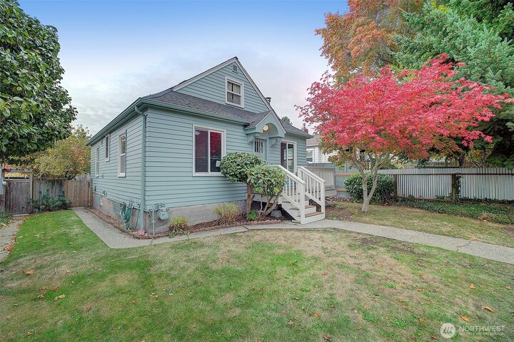 Property Photo:  4021  40th Avenue SW  WA 98116