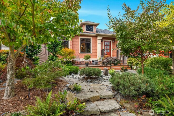 Property Photo:  1823  4th Avenue W  WA 98119