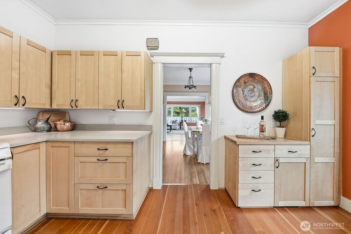 Property Photo:  932 N 70th Street  WA 98103